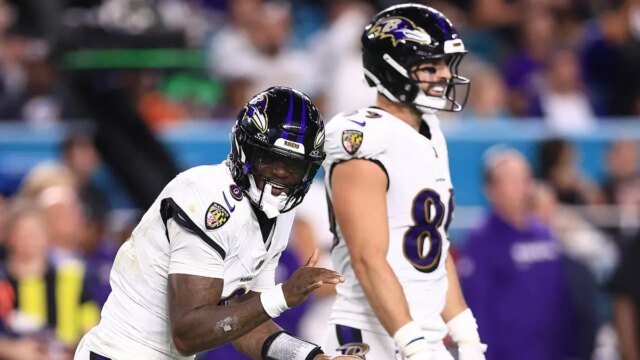 lamar-jackson-mark-andrews-ravens-dolphins.jpg