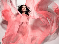 Irina Shayk se junta à FKA Twigs enquanto eles posam NUDE ao lado da etérea Gwendoline Christie para o calendário repleto de estrelas da Pirelli de 2026